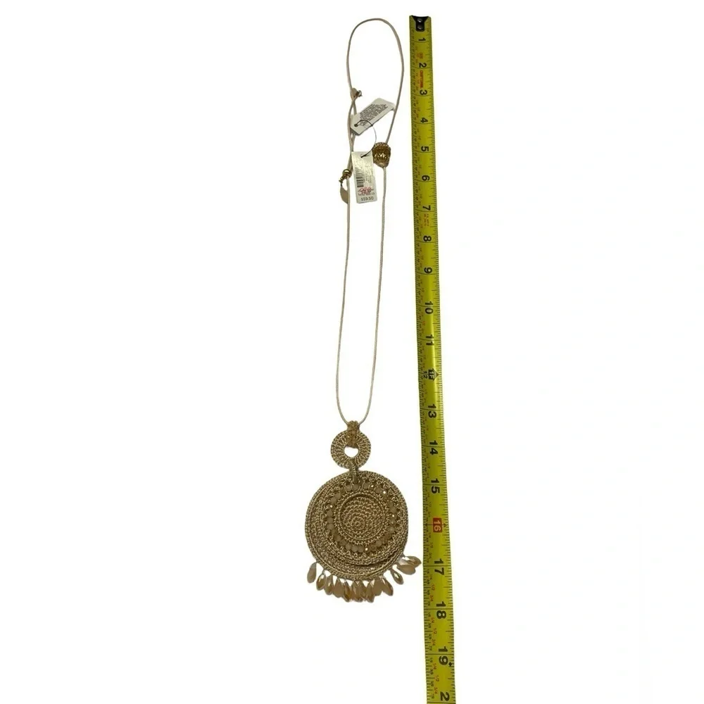 NWT Chico’s Crochet Adjustable Pendant Necklace Champagne/Cream/Tan